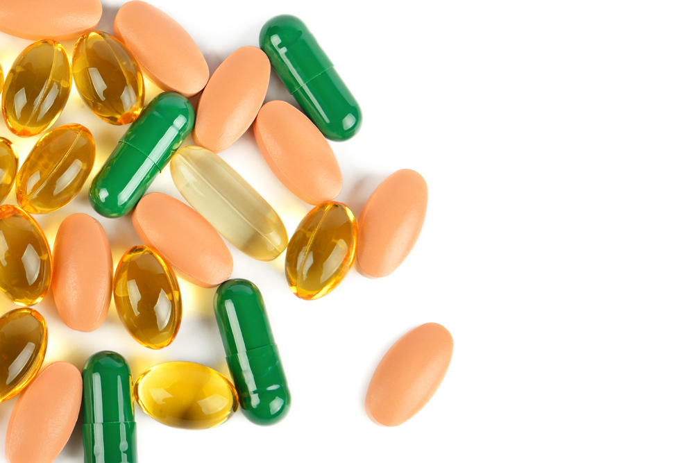 藥片與片劑隔離技術(shù)及其在白色背景上的文本應(yīng)用空間